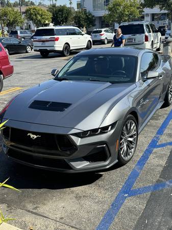 Ford Mustang GT Premium 2024: Lujo Impecable y Rendimiento Emocionante - $46,000 (Valencia)63615956653443122