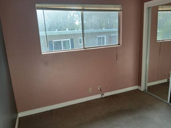 $1,300 / 2br - 664ft2 - Off st townhouse w/ small yard in 3 unit bldg (Santa Cruz)63873333187841120