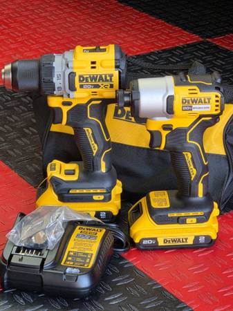 Brand New DEWALT 20V XR Drill Driver & Brushless Impact Driver Kit 1