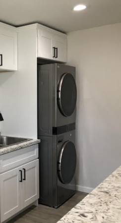 $2,400 / 1br - 500ft2 - Modern apt in the heart of Chula Vista with private laundry! (Chula Vista)63663940991745122