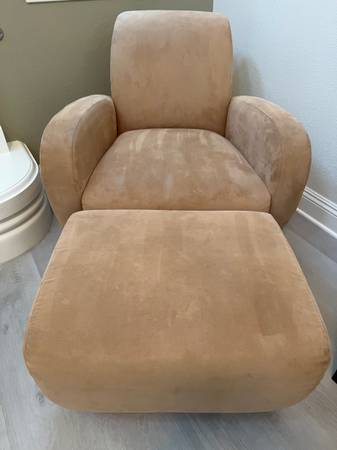 Ashley - Cozy Chair w/Ottoman 1
