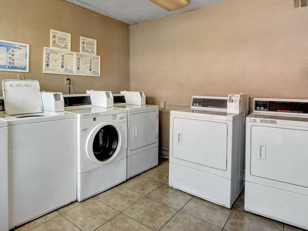 $285 / 350ft2 - Free Utilities, Pet Friendly, Business Center (4244 n las vegas blvd, las vegas, NV)63859500210307123