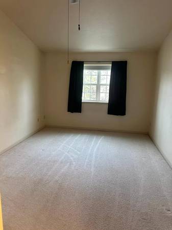 $1,050 / 1br - Large 1 bedroom heat, electric, heated garage. (290 S. Kools. St.)63838112592003121