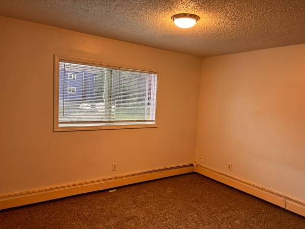 $1,400 / 2br - 800ft2 - ¡Calefacción Pagada! Área de Cheney Lake, ¡2 dormitorios! (1916 Beaver Pl)64014173159938124