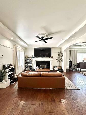 $1,650 / 3br - 2250ft2 - 3728 E Huntington Blvd (Fresno,  CA)63798509273217121