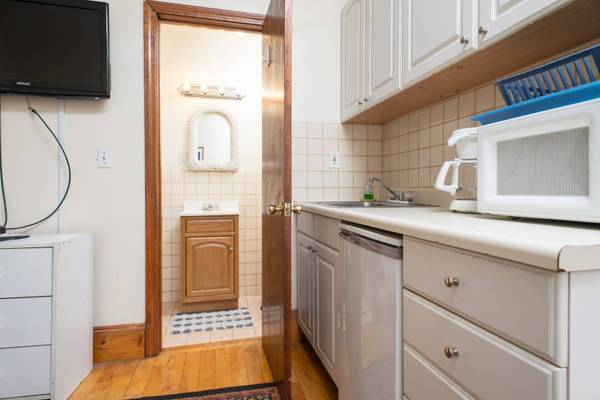 Estudio de $1,700 en Allston | Solo gatos | Todos los servicios incluidos (Allston)63699295168899121