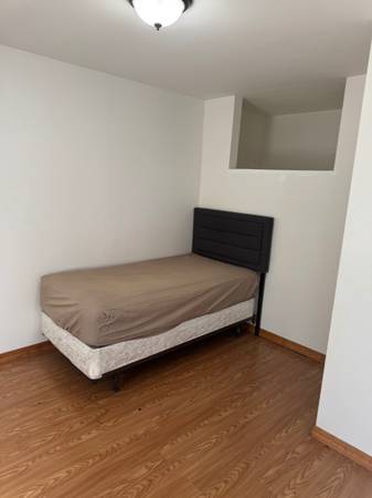 $640 Apt. 35 To Share, Includes Utilities, Just South/SW of Downtown, UIC, (McKinley Park/Bridgeport)63918292627203120