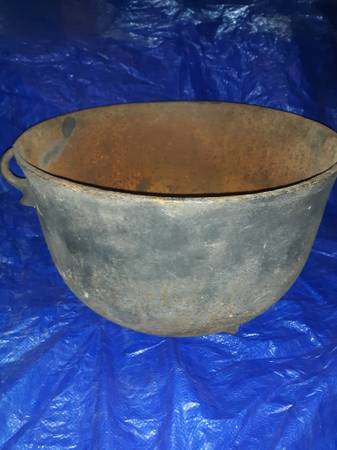 Antique Cast Iron Cooking/Washing Pot - $325 (Dothan)63440435628033120