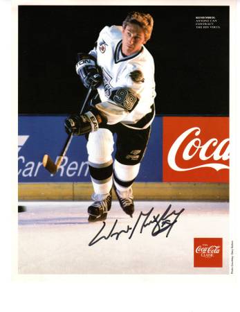 WAYNE GRETZKY  autographed  8x10  great auto. framed 1