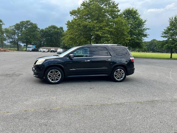 2012 GMC Acadia Denali Navi cámara de respaldo dvd pocos kilómetros solo 96 mil kilómetros - $5,500 (Brooklyn)63614220769283121