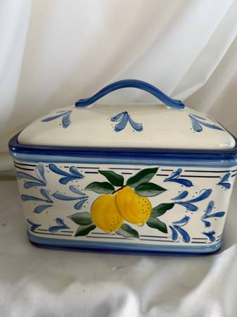 Ceramic Rectangle Cookie Dish/Jar and Lid 1