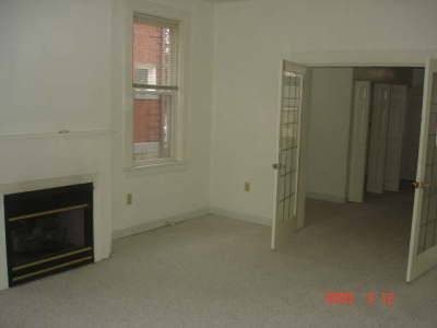$1,000 / 1br - Large 1 Bedroom64013203635329120