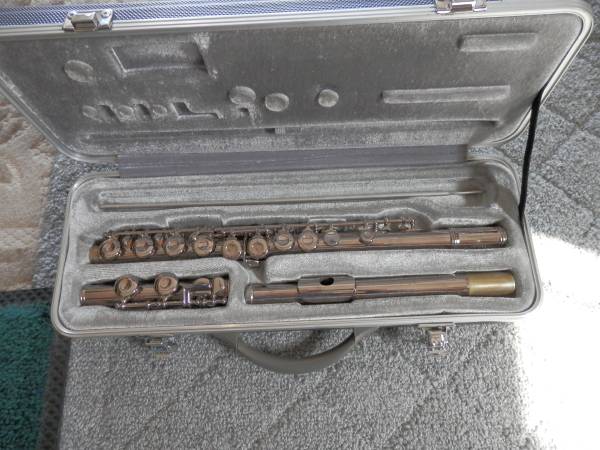 Flute, Gemeinhardt, with case, Good Condition 1