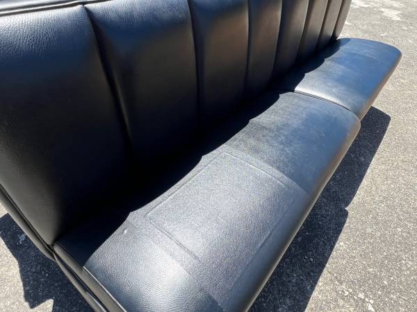 Restaurant seating 1
