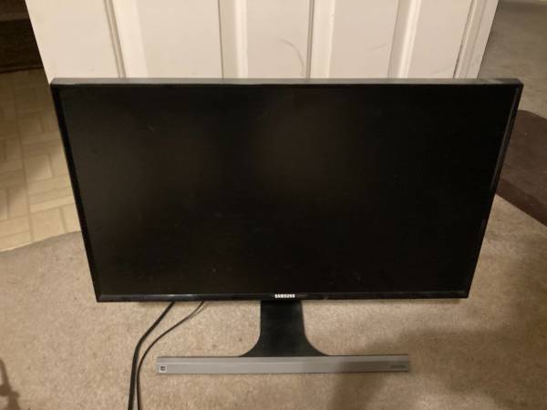 Monitor Samsung 24”  LED* 1