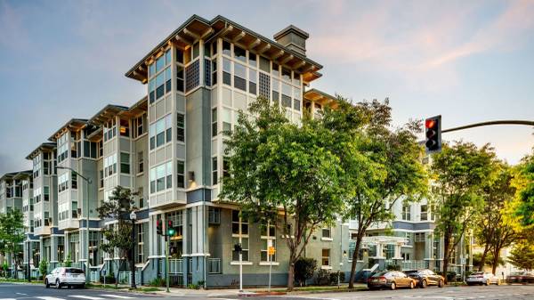 $1,500 / 2br - ! This great unit is located on the 2nd floor of a newer complex, offering a bri (Oakland)64030488716417120