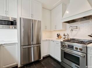 $150 / 3br - 2510ft2 - upper level features a classic white, gourmet kitchen (San Francisco, CA)64011322142978123