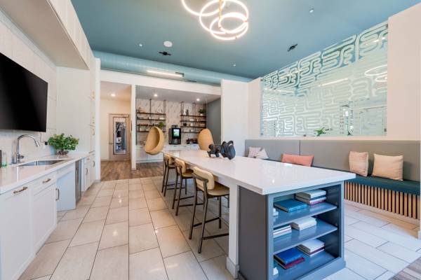$2,229 / 3br - 1351ft2 - Get 8 weeks as a move in concession - apply today (7601 W Glendale Ave, Glendale, AZ)64024824551939121
