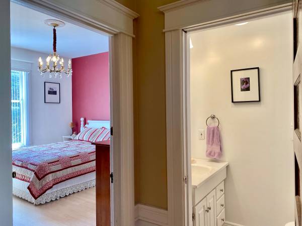 $1,175 / 3000ft2 - Furnished room in remodeled Victorian - 1blk to UCSF - JANUARY(1-8mos) (inner sunset / UCSF)63813560545923123