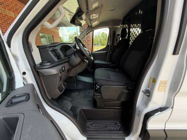 2025 Ford Transit T-250 - Photo 9