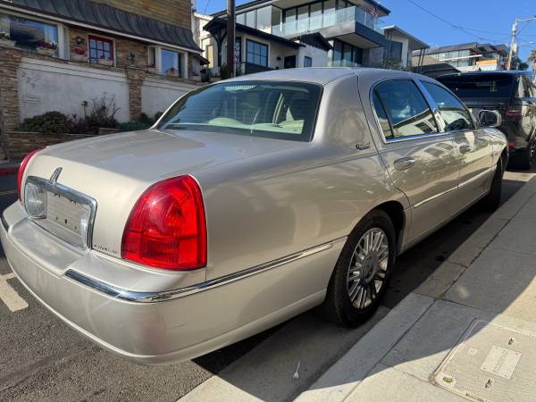 LINCOLN TOWN CAR SIGNATURE LIMITED - $7,000 (Los Angeles)63623825782787123