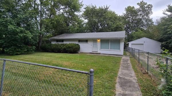 $860 / 3br - 1344ft2 - Spacious 3-bedroom, 1.5-bath home sits on a quiet dead-end road (Muncie, IN)63680193970435120