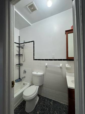 $2,750 / 2br - 3rd Floor Brownstone Apartment (Brooklyn)63945495883522124