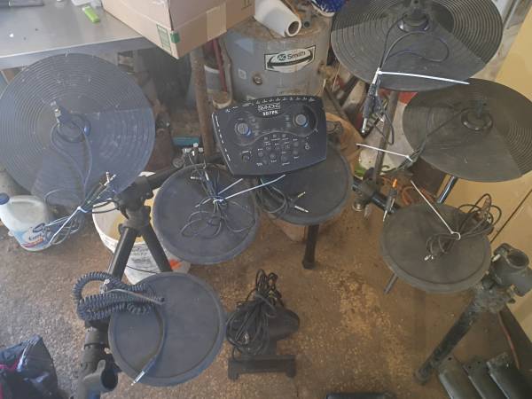 SIMMONS SD7PK electronic drum set PLUS EXTRAS 1