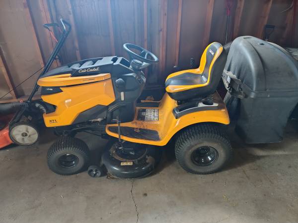 Cub Cadet LT42 1