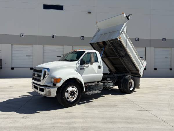 2008 Ford F650 - Photo 6