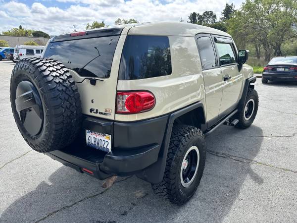 2010 Toyota FJ Cruiser, edición Trial Teams - $22,900 (novato)63499264979585122