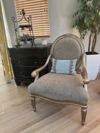 Beautiful Bernhardt furniture, Armed Chair 1