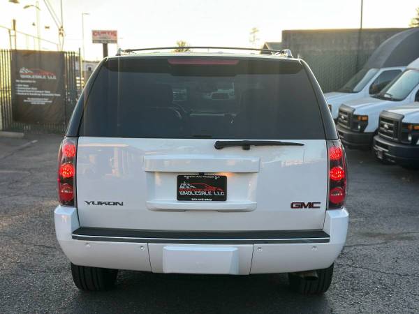 2008 GMC Yukon Denali AWD - 6.2 V8 / THIRD ROW / SUPER LOW MILES! - $16,900 (Denali In Beaverton)63441451350147124