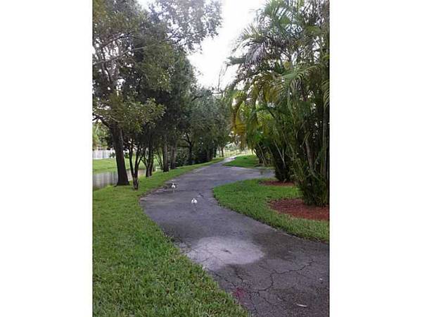$2,425 / 3br - $2425 AWESOME 3B/2B IN FOXCROFT (PEMBROKE PINES)64001845199363123