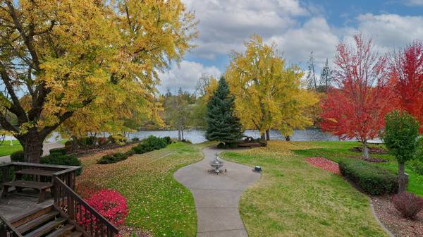 $525,000 / 3br - 1296ft2 - Un Sueño para Pescadores con Mosca en el Rogue! (78 Maple Drive, Shady Cove)64305205536641122