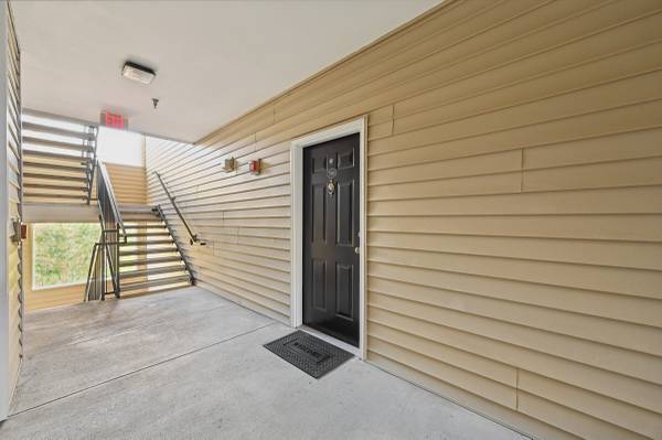 $285,000 / 2br - 984ft2 - Move-In Ready Condo in The Ashmore – 2 Bed/2 Bath at 19606 Galway Bay (Germantown)64212940523267123