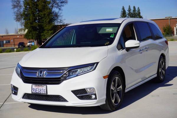 2018 Honda Odyssey Touring 4dr Mini Van 1