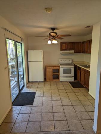$850 / 1br - 900ft2 - Large 1 Bdrm w Office on LakeFront w/ River Access ,  Peace & Quiet (high springs)63822863966339124