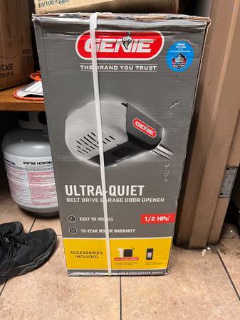 GENIE Garage Door Opener (BRAND NEW) 1