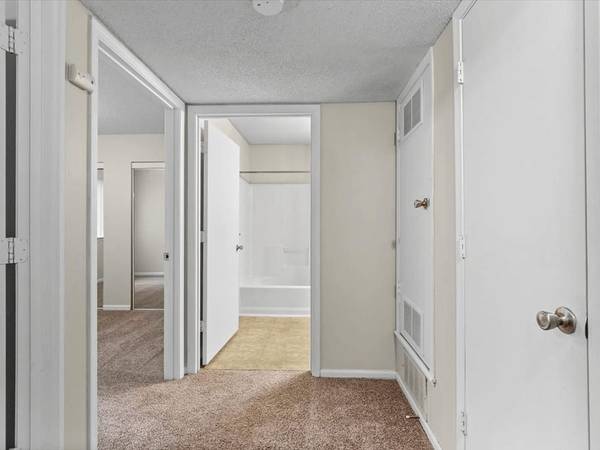 $1,263 / 2br - 920ft2 - Lavavajillas, Mantenimiento en el lugar, Parque para perros sin correa, Área de juegos, + Barbacoa (2260 10th Street, Coralville, IA)63897405333122121