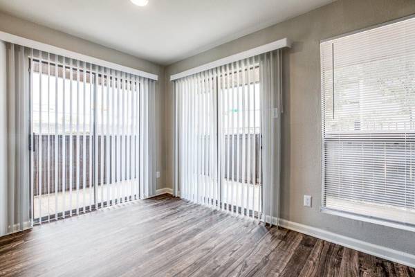 $980 / 1hab - 700ft2 - Sundecks, 1/BD, Ubicado en Garland (2804 Belt Line Road, Garland, TX)63846410467585121