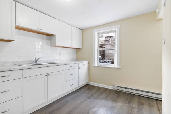 $185,000 / 6br - Investors Alert: Fully Occupied Four Unit in New Kensington- Linden64013373837057124