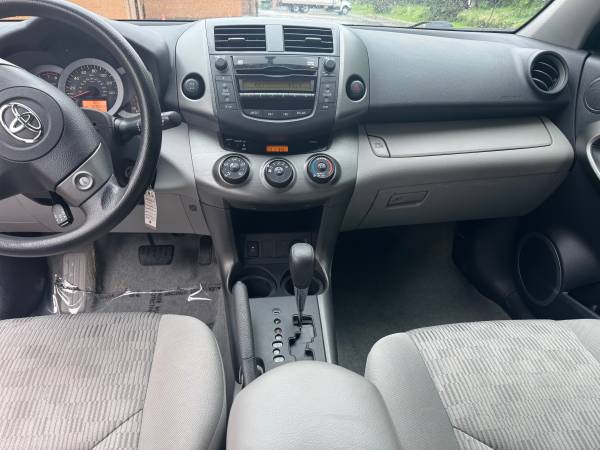 2011 TOYOTA RAV4 AWD V6 con solo 129xxx millas!!! Pocas millas!! Título limpio! - $10,995 (Maplewood)63470776184833124