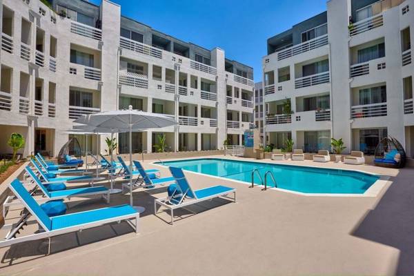 $3,570 / 2br - 988ft2 - 2/bd 2/ba, Jetted Spa Jacuzzi, in Los Angeles CA (600 S Curson St, Los Angeles, CA)63701016191107121