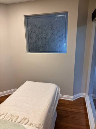 $800 / 120ft2 - Room for rent inside a Skincare (Woodland Hills)63422888603009122