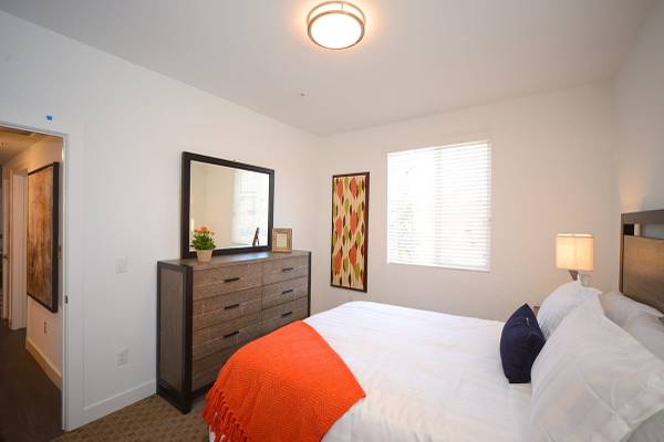 $2,650 / 2br - Professional Management, Gas Range, Assigned Covered Parking (Thousand Oaks)63800712073859121
