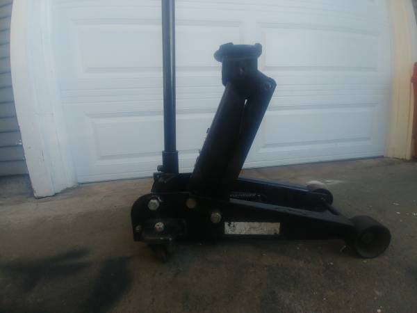 3 Ton Hydraulic Garage Floor Service Jack 1