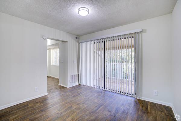 $1,325 / 3br - Reduced Security Deposit! Only $500 - Large 3 Bedroom!64027440813569122