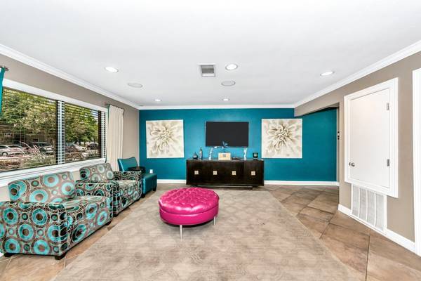 $1,140 / 1br - 706ft2 - Built-In Bookshelves, Black Appliances, Playground (4500 Sojourn Dr, Addison, TX)63796555896067122
