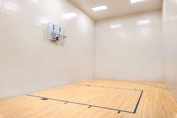 $1,019 / 1br - 585ft2 - Cancha de baloncesto cubierta., Patio/Balcón, Área de juegos., Piscina reluciente. (Salt Lake City)63671040197377121
